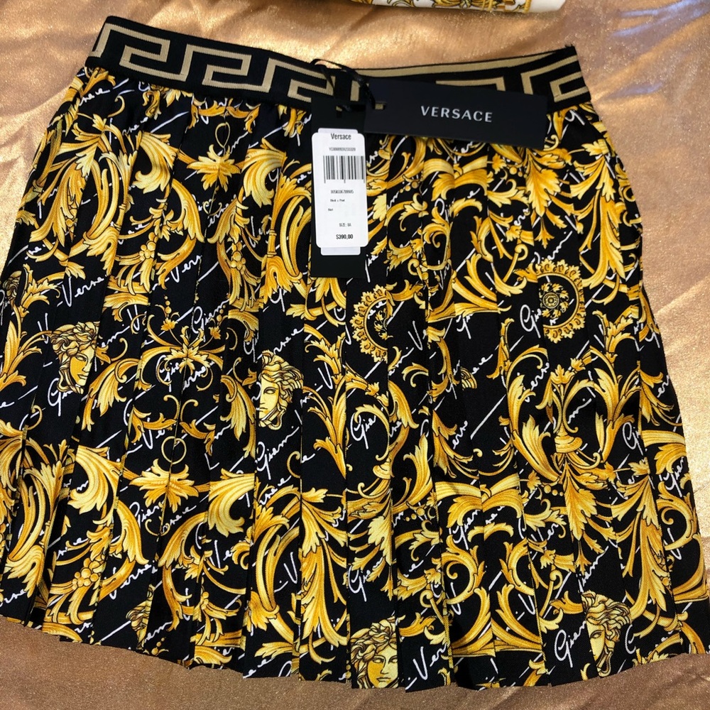 New with Tags Versace Girl's Barocco Print Pleated Skirt, Black/Gold /White